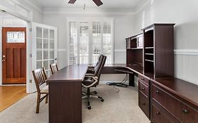 Providence Pl - Sleeps 10 - 4 Bdrms - 15 Min Dwntn